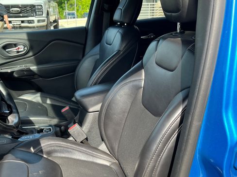 Used 2020 Jeep Cherokee Latitude Plus AWD/4WD image 8