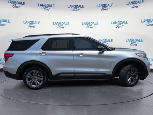 Used 2022 Ford Explorer XLT w/ Equipment Group 202A AWD/4WD image 3