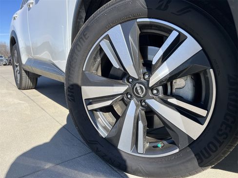 Certified 2025 Nissan Rogue SL w/ Tech Package image 7