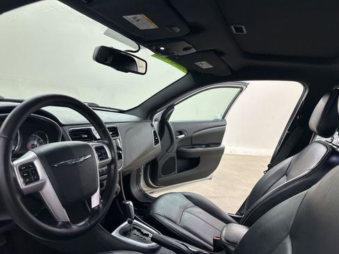 Used 2011 Chrysler 200 Limited image 30