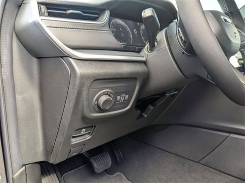 New 2025 Jeep Grand Cherokee L Laredo image 16