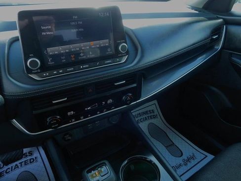 Used 2024 Nissan Rogue SV image 28