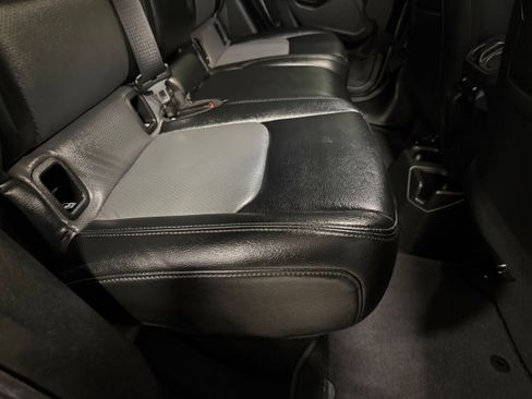 Used 2021 Jeep Gladiator Sport image 17