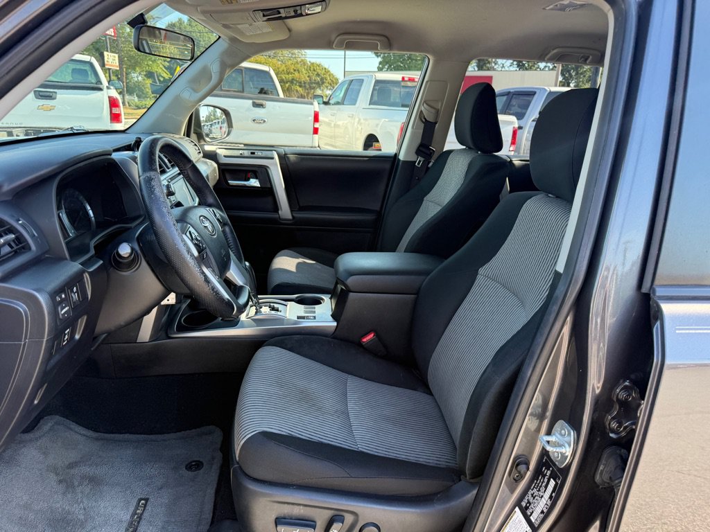 Used 2014 Toyota 4Runner SR5 AWD/4WD image 9