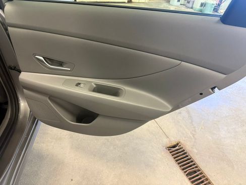 Used 2023 Hyundai Elantra SE FWD image 29