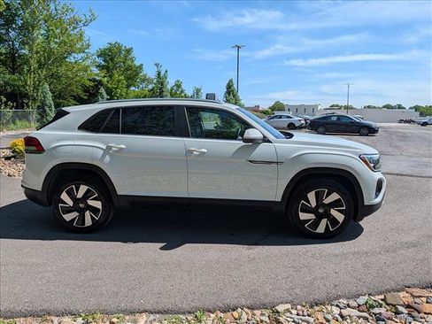 Used 2025 Volkswagen Atlas Cross Sport SE w/ Panoramic Sunroof Package AWD/4WD image 6