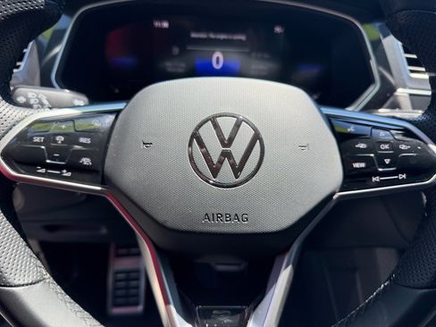 Certified 2023 Volkswagen Tiguan SE R-Line FWD image 37