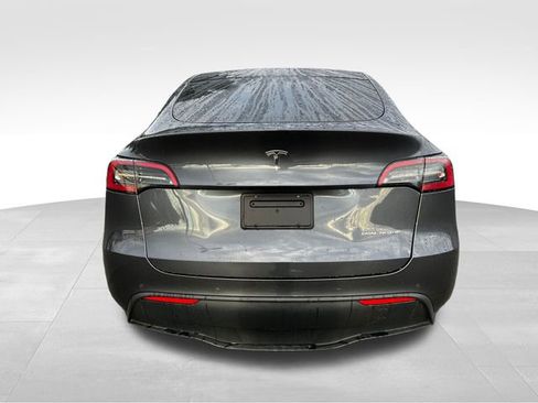 Used 2022 Tesla Model Y Long Range image 7