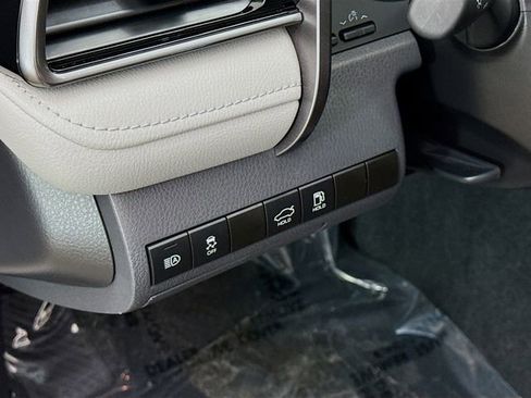 Used 2022 Toyota Camry LE image 10