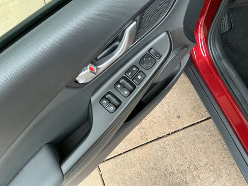 Used 2023 Hyundai Kona Limited image 15