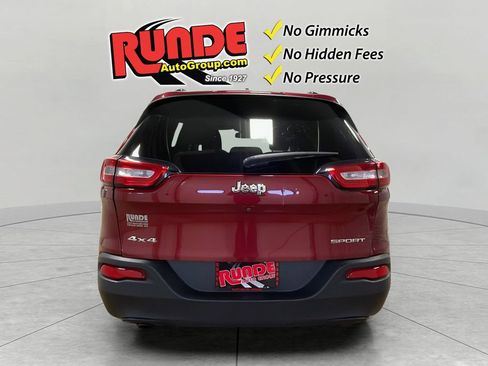Used 2016 Jeep Cherokee Sport image 4