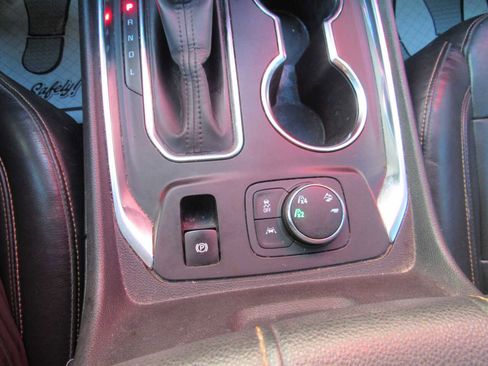 Used 2021 Chevrolet Traverse RS image 18