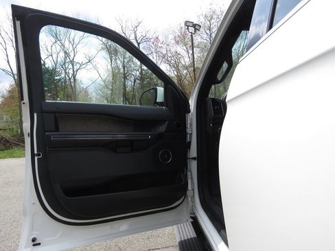 Used 2020 Ford Expedition Limited w/ Equipment Group 302A AWD/4WD image 9