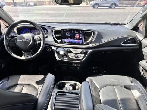 Used 2021 Chrysler Pacifica Touring-L w/ Uconnect Theater Family Group image 20