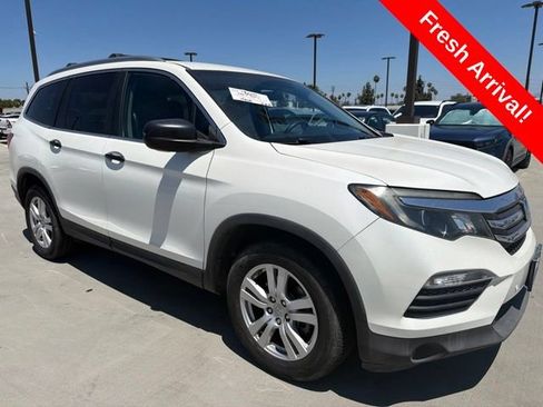 Used 2017 Honda Pilot LX image 1