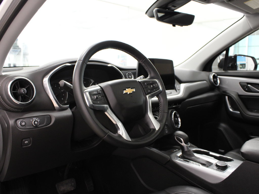 Used 2024 Chevrolet Blazer LT w/ Sound & Technology Package FWD image 17