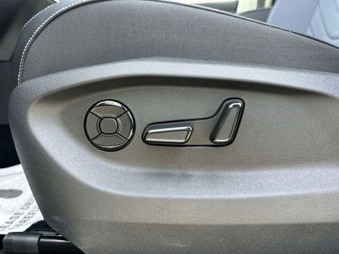 New 2026 Volkswagen Tiguan SE image 13