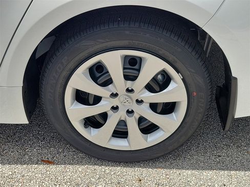 Used 2026 Toyota Corolla LE image 5