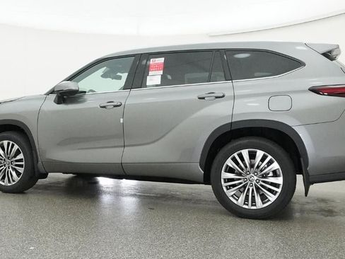 New 2026 Toyota Highlander Platinum AWD/4WD image 20