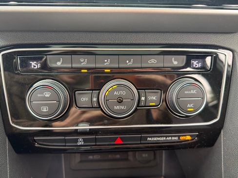 Used 2021 Volkswagen Atlas Cross Sport SEL image 28