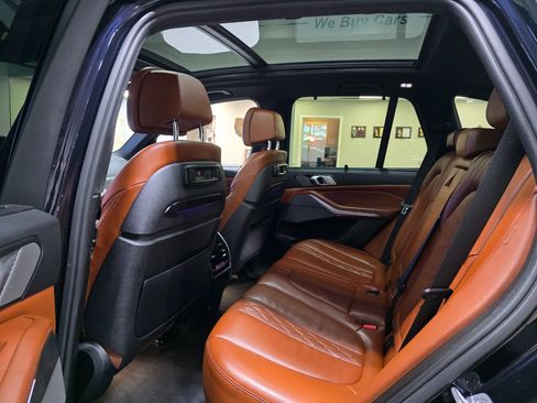 Used 2019 BMW X5 xDrive50i w/ M Sport Package image 21