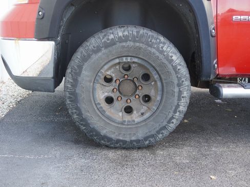 Used 2010 GMC Sierra 2500 W/T w/ Work Truck Preferred Package image 6