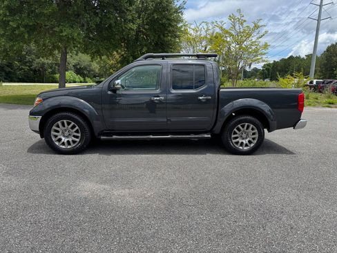Used 2011 Nissan Frontier SL RWD image 3