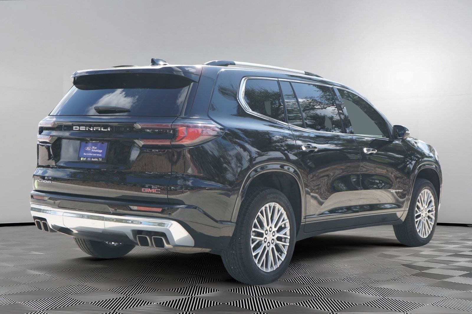 Used 2025 GMC Acadia Denali w/ LPO, Floor Liner Package FWD image 5