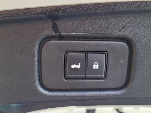 Used 2025 Nissan Pathfinder SV image 5