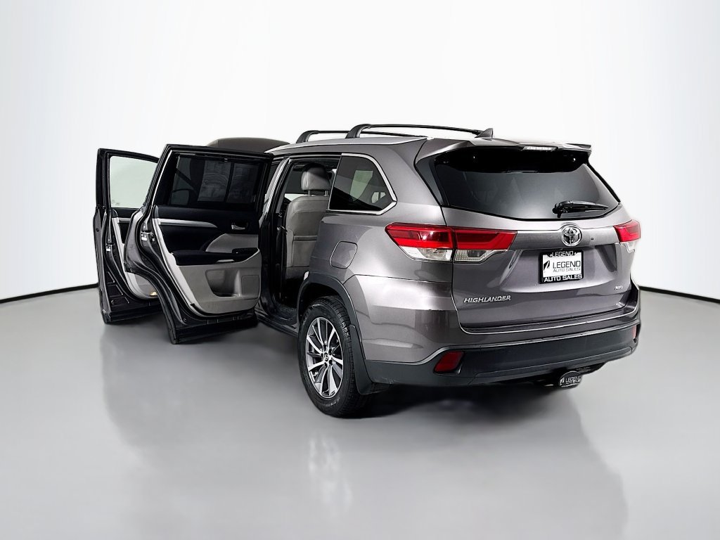Used 2019 Toyota Highlander XLE AWD/4WD image 31