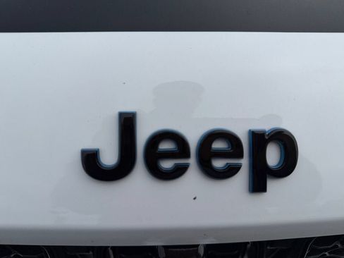 Used 2022 Jeep Grand Cherokee Trailhawk AWD/4WD image 34