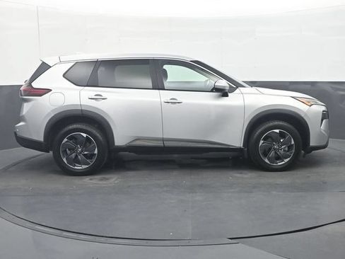 Used 2025 Nissan Rogue SV AWD/4WD image 8
