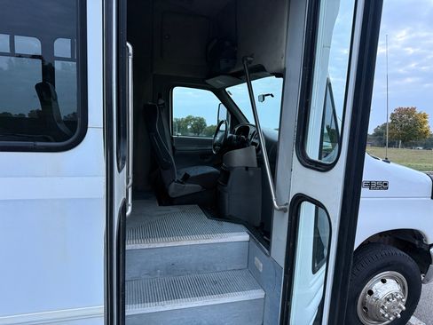 Used 2003 Ford E-350 and Econoline 350 Super Duty image 18