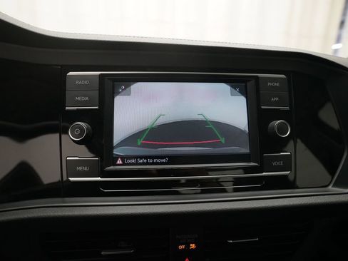 Used 2021 Volkswagen Jetta SE image 19