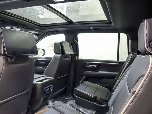 New 2026 Chevrolet Suburban Premier image 11