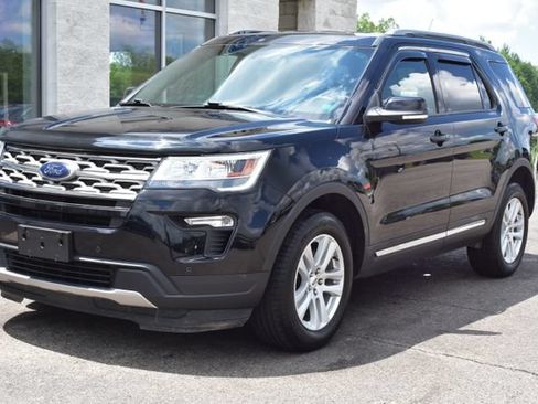 Used 2018 Ford Explorer XLT w/ XLT Technology Feature Bundle AWD/4WD image 16