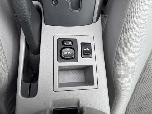 Used 2011 Toyota RAV4 4WD image 70