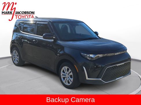 Used 2023 Kia Soul LX image 4