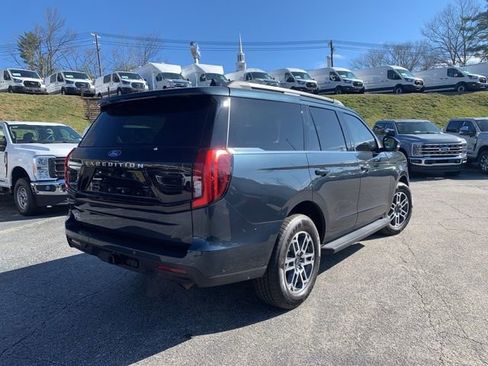 New 2025 Ford Expedition Active RWD image 10