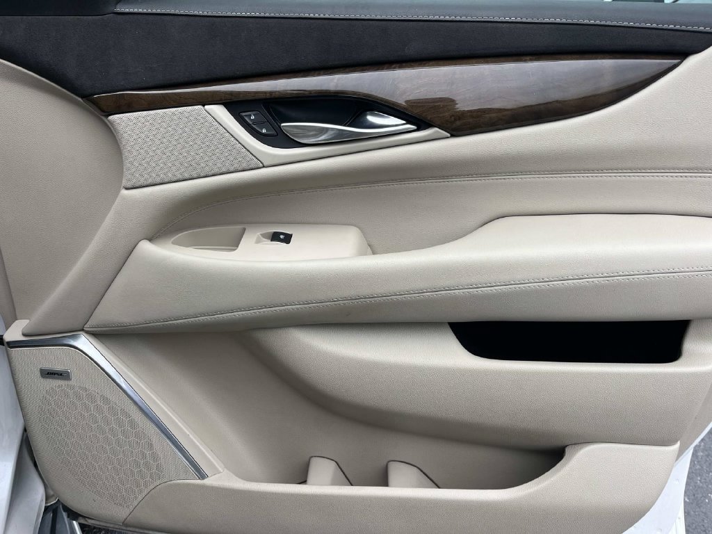 Used 2019 Cadillac Escalade Luxury RWD image 27