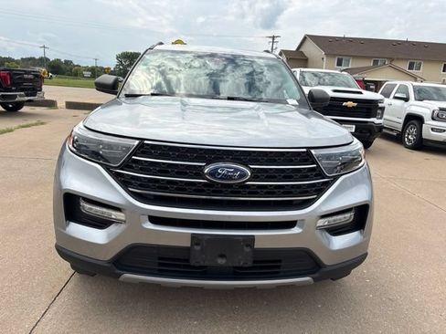 Used 2020 Ford Explorer XLT w/ Equipment Group 202A AWD/4WD image 6