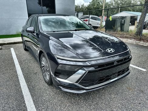 Used 2025 Hyundai Sonata Limited FWD image 11