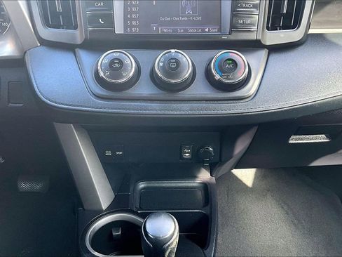 Used 2018 Toyota RAV4 LE image 41