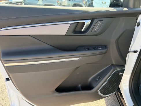 Used 2025 Buick Enclave Sport Touring image 15