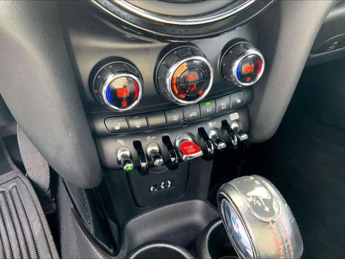 Used 2018 MINI Cooper S image 29