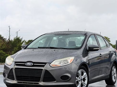 Used 2014 Ford Focus SE image 1