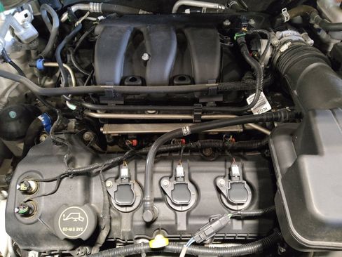 Used 2018 Ford Explorer XLT w/ Equipment Group 202A image 30