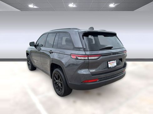 Used 2024 Jeep Grand Cherokee Altitude RWD image 3