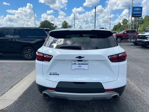 Used 2022 Chevrolet Blazer LT w/ Sound & Technology Package FWD image 3
