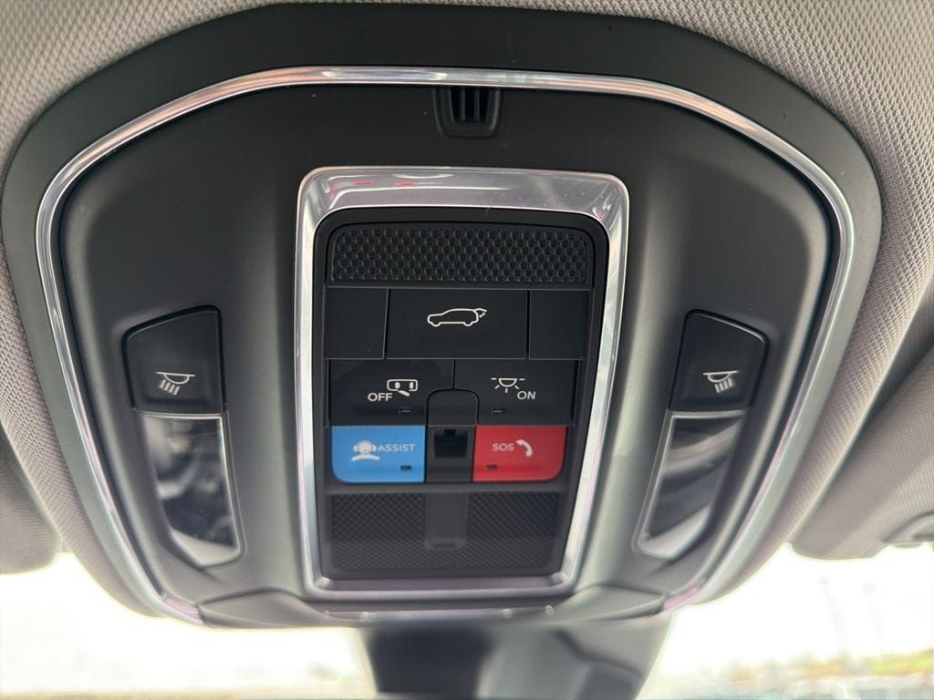 Used 2021 Jeep Grand Cherokee L Limited AWD/4WD image 28